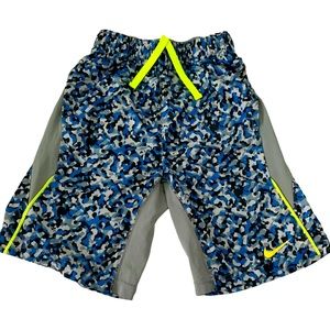 NIKE youth dri fit basketball shorts  Size Small
